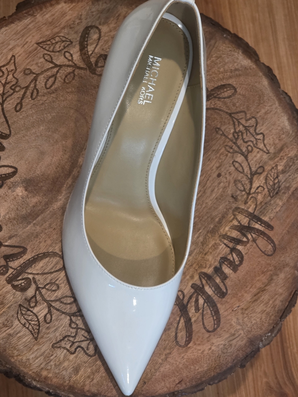 Michael Kors Shiny White Pointed Heels - Picture 3 of 5